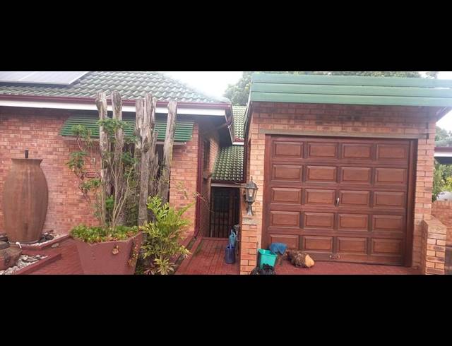 5 BEDROOM HOUSE FOR SALE IN AQUAPARK